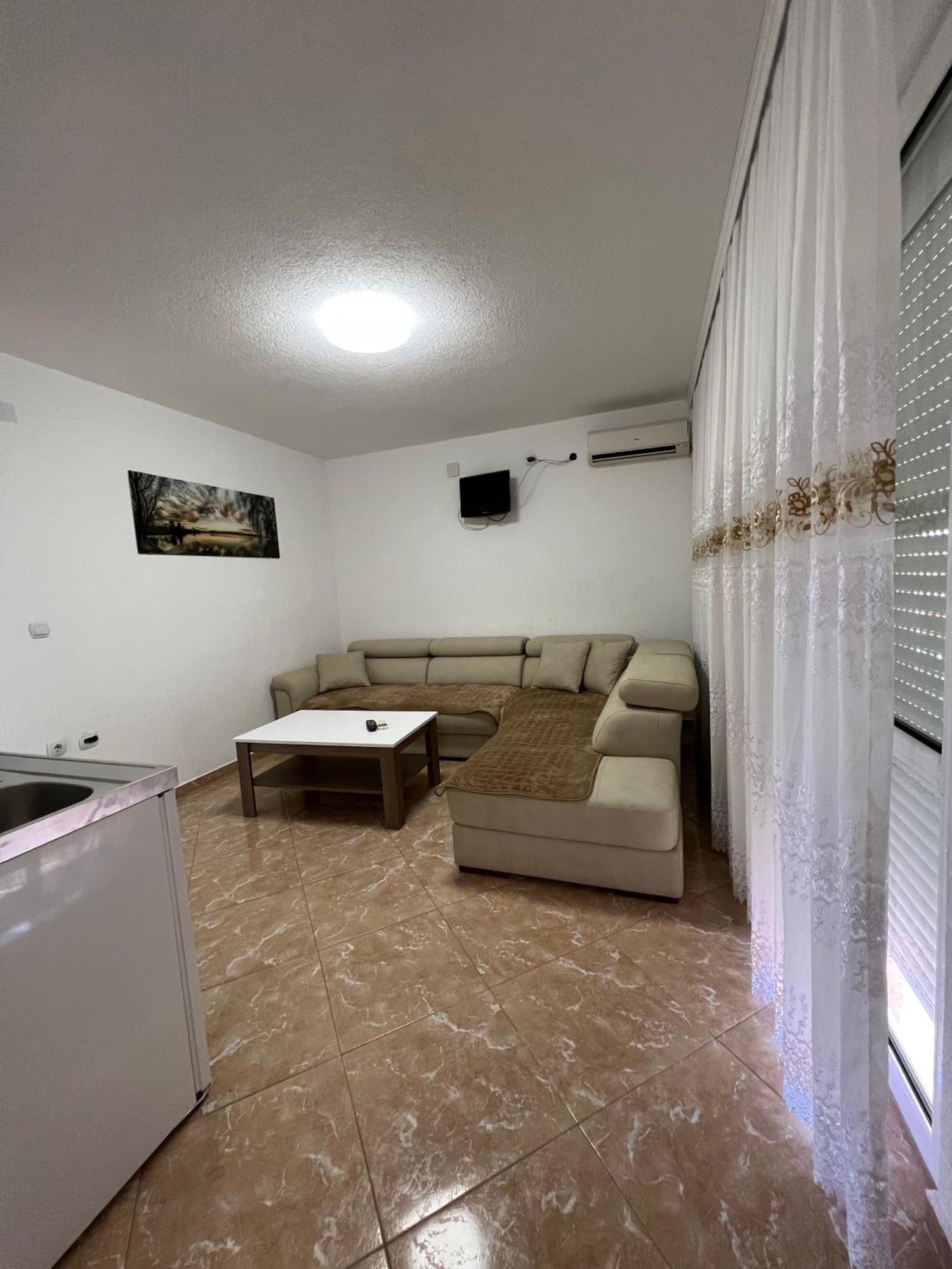 Apartments Zalli Улцин Екстериор снимка