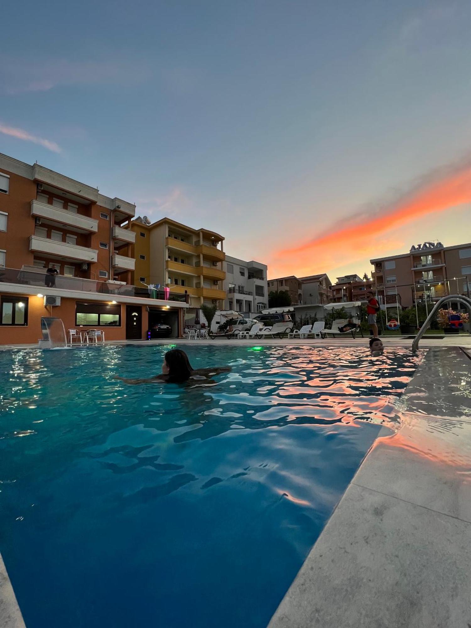 Apartments Zalli Улцин Екстериор снимка