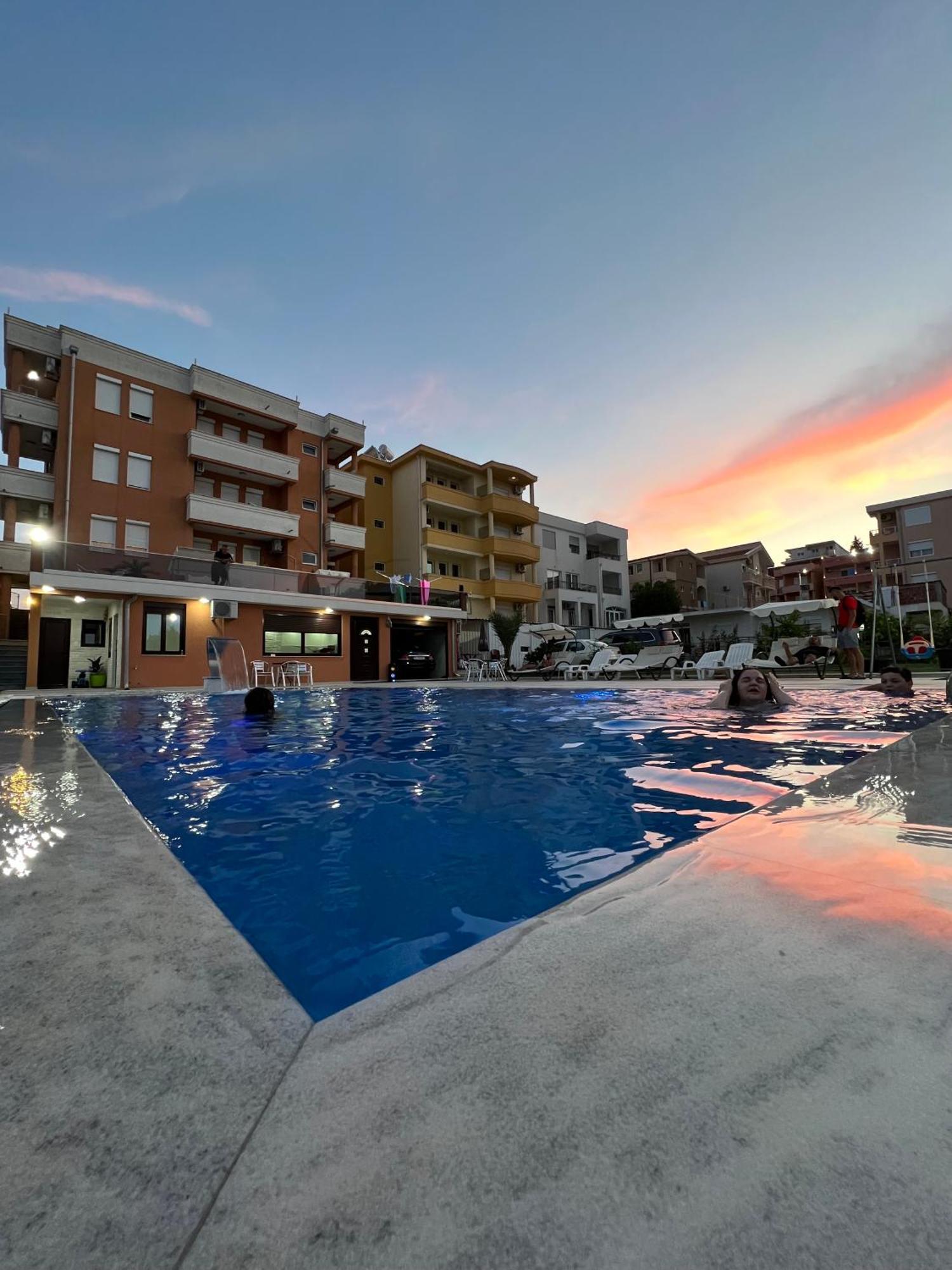 Apartments Zalli Улцин Екстериор снимка